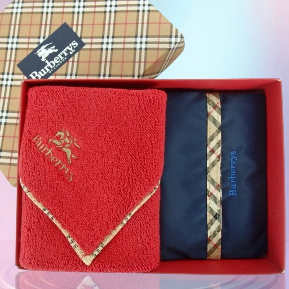 2-Pc Burberrys Set: Towel & Toiletry Pouch 😍🔥